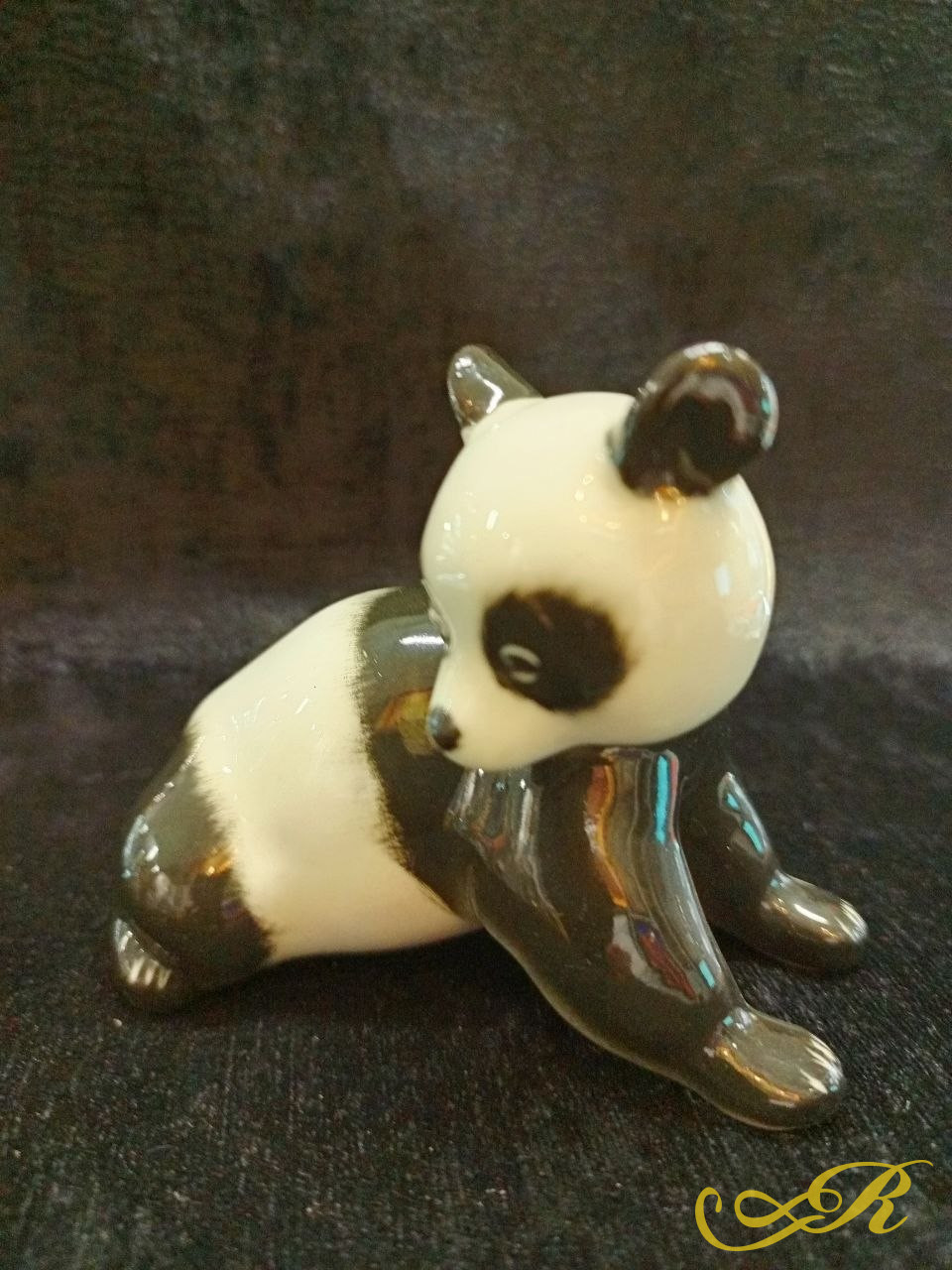 Фарфоровая скульптура " Медвежонок панда" ЛФЗ (Ленинградский фарфоровый завод). 1964г.Подглазурная роспись