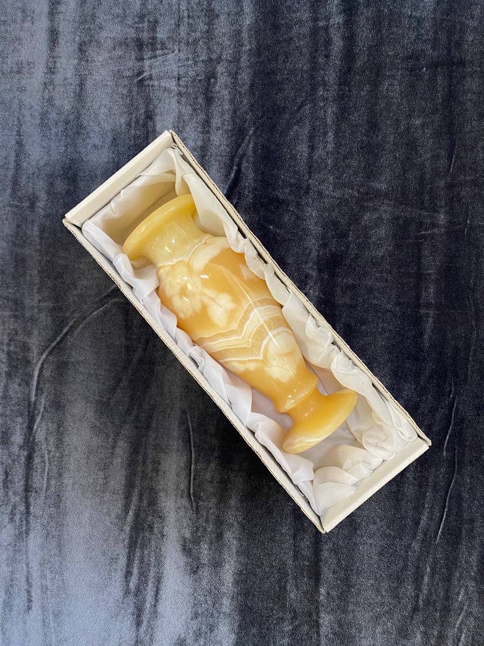 Декоративная ваза из оникса.