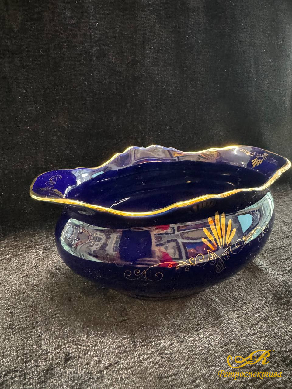 Фарфоровая конфетница, СССР Кисловодск. Кобальт, золочение. 