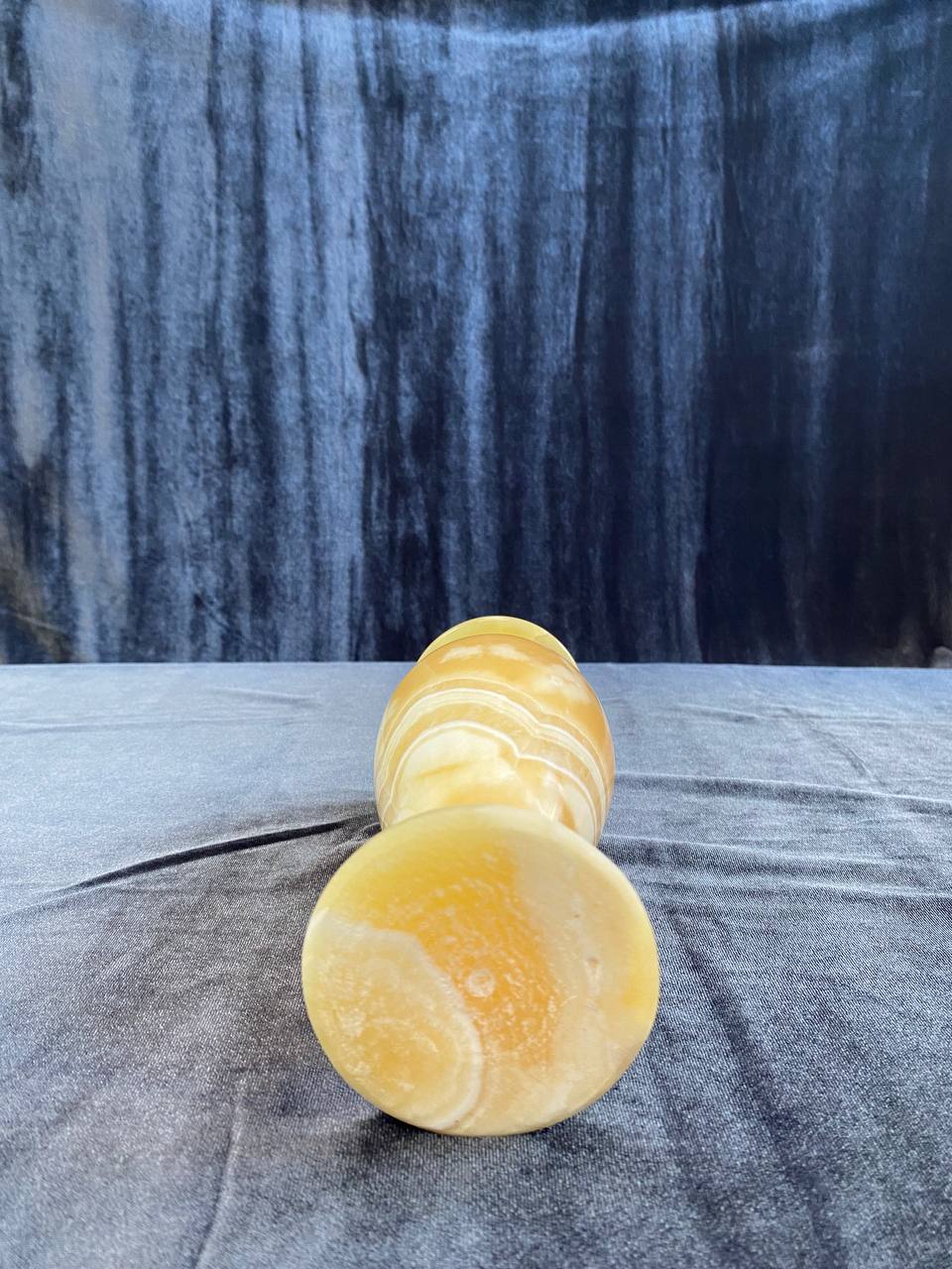 Декоративная ваза из оникса.