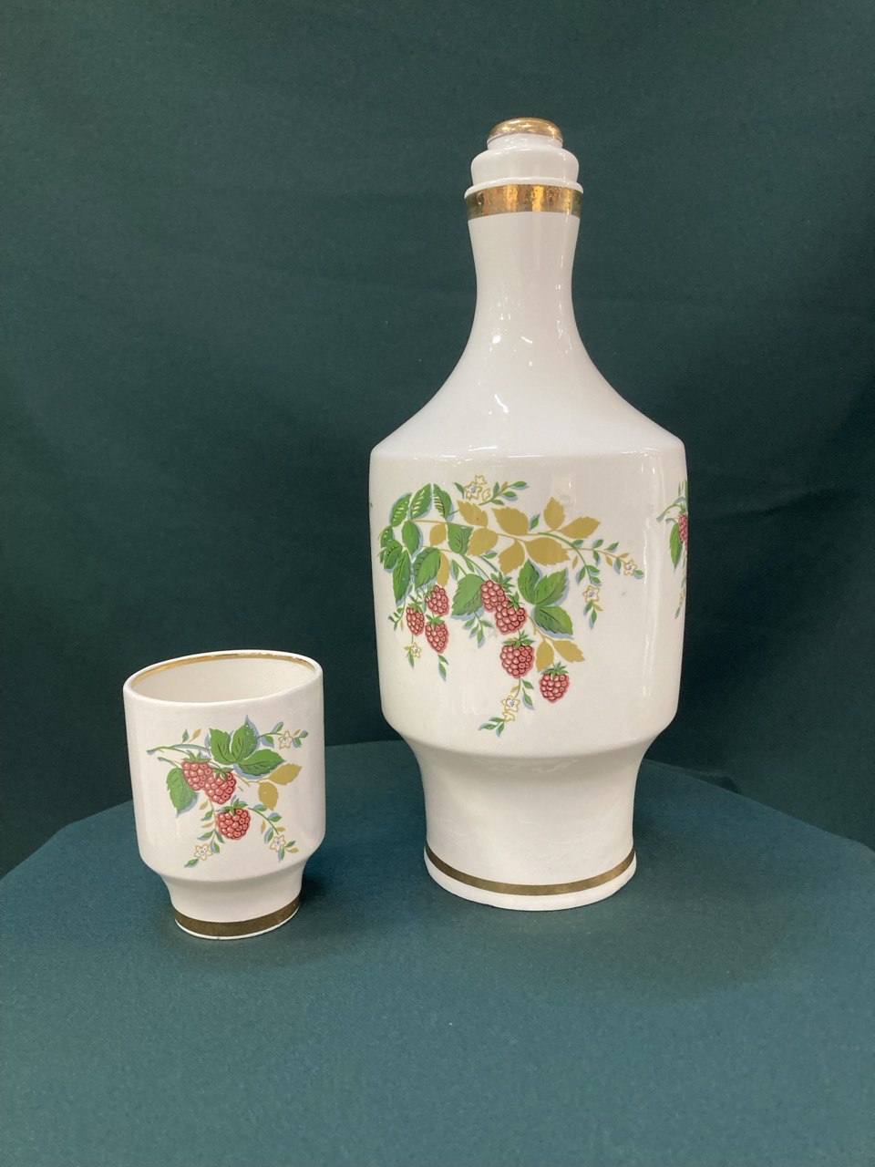 Графин 1 стакан. "Малина" СССР. ЗиК. Фаянс.