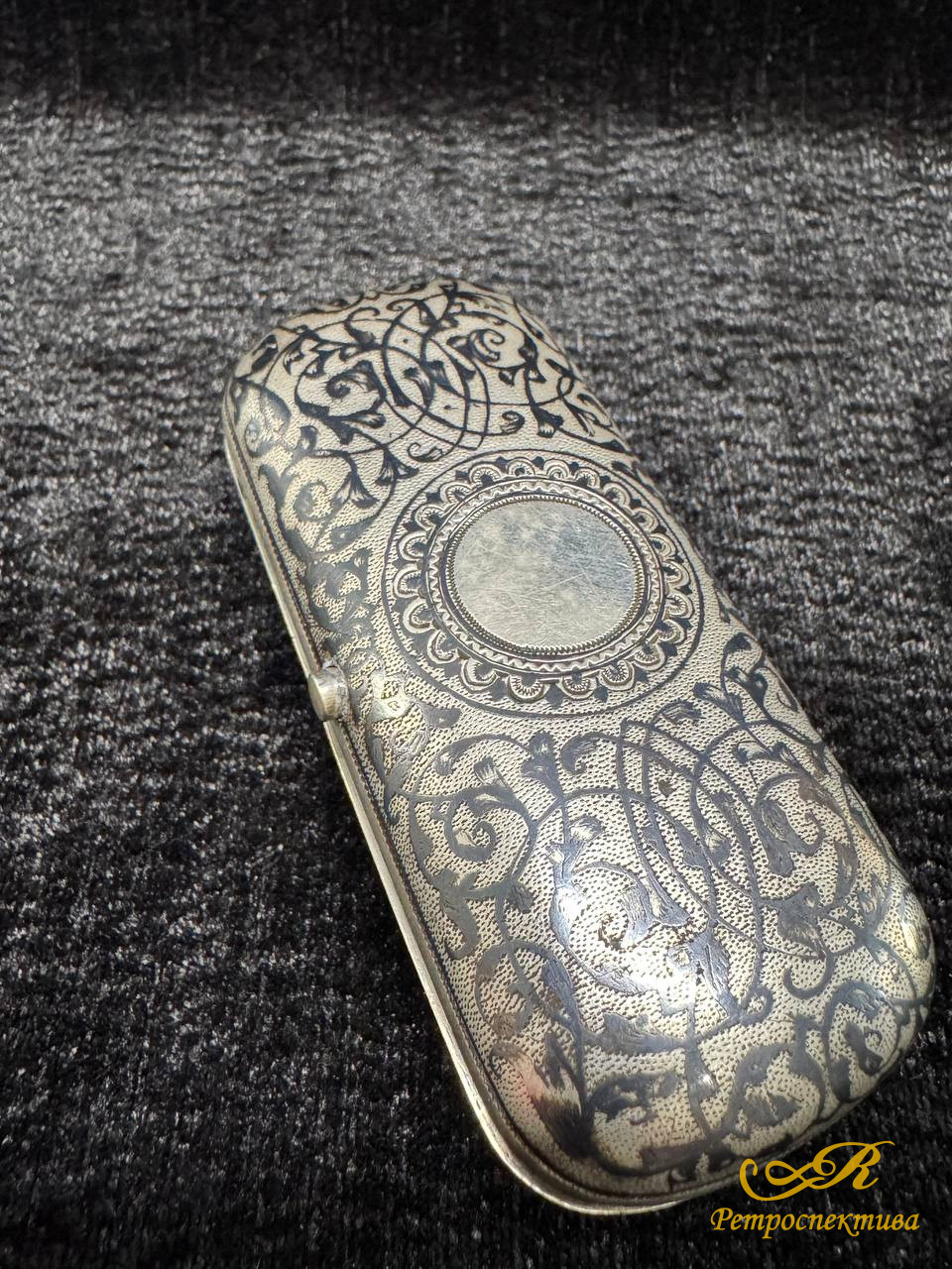 Серебряная таблеточница, портсигар 84 пр.,1890 г. Техника чернь, остатки золочения.