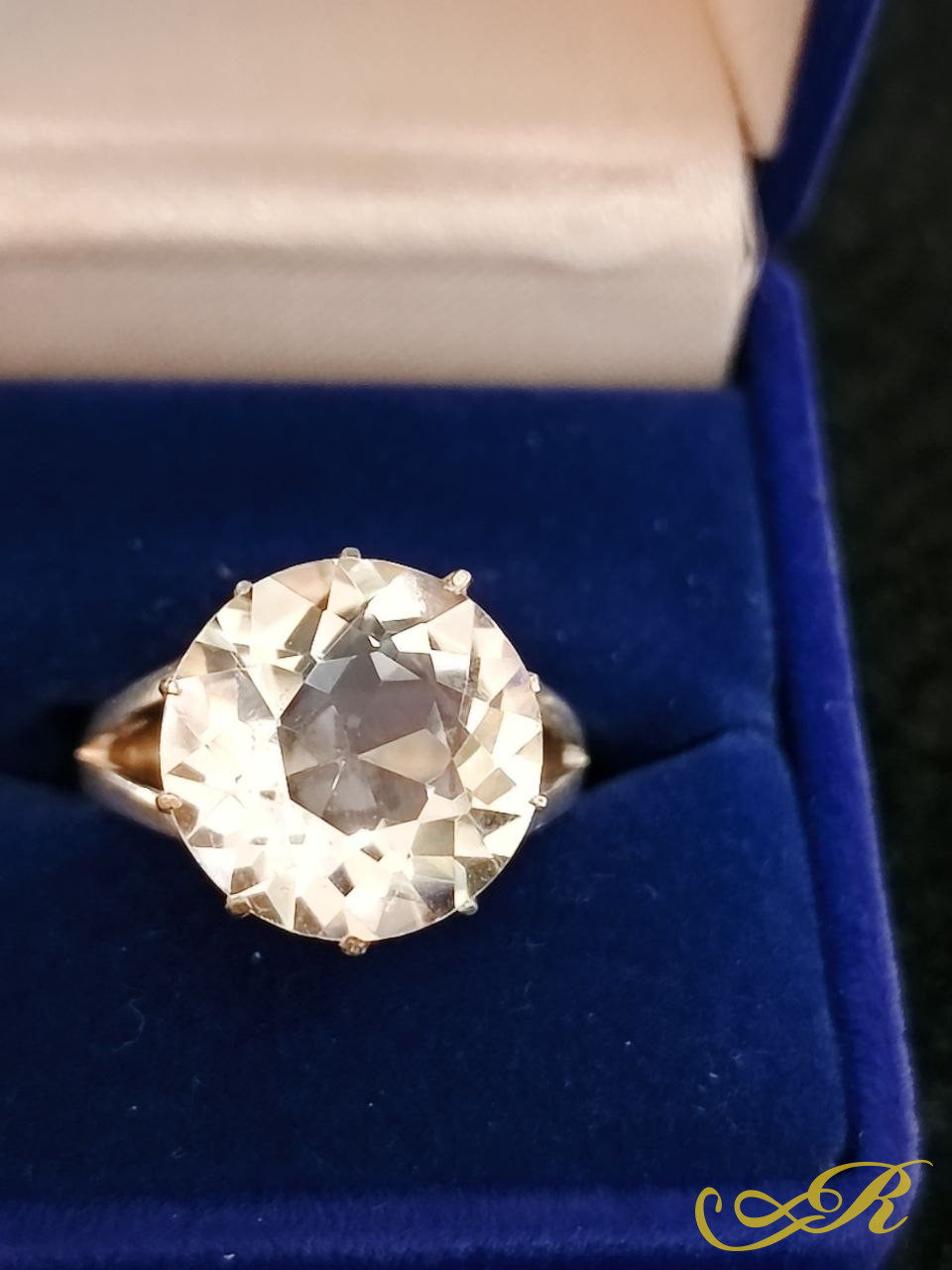  Серебряный комплект. Серьги, кольцо. Авторская работа. Серебро, кварц-хрусталь. Кольцо 18 размер.серьги В-2,4 см. Ш-камня 1,3 см. Вес-10,11 гр.