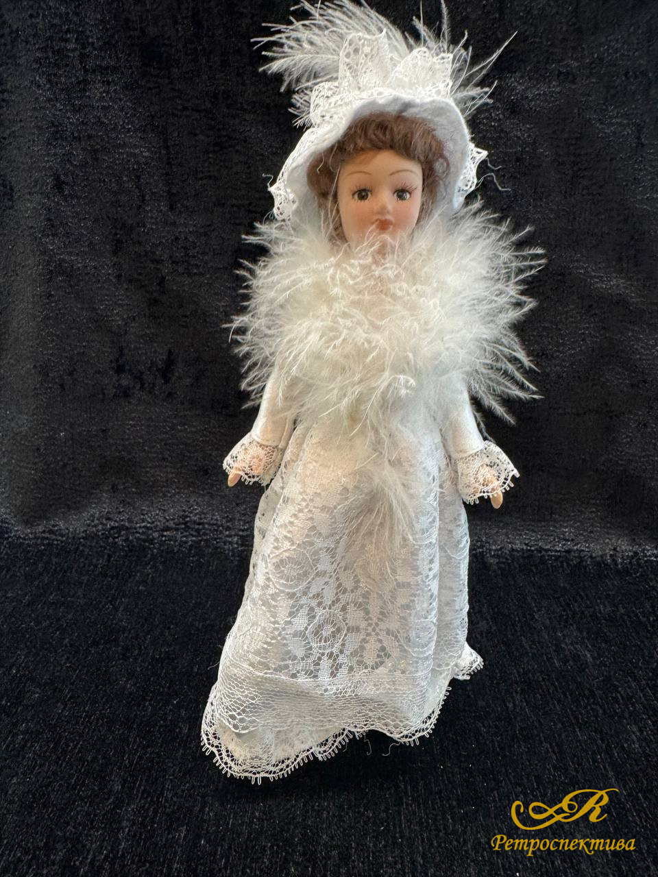 Фарфоровая интерьерная кукла в историческом костюме, 3 штуки