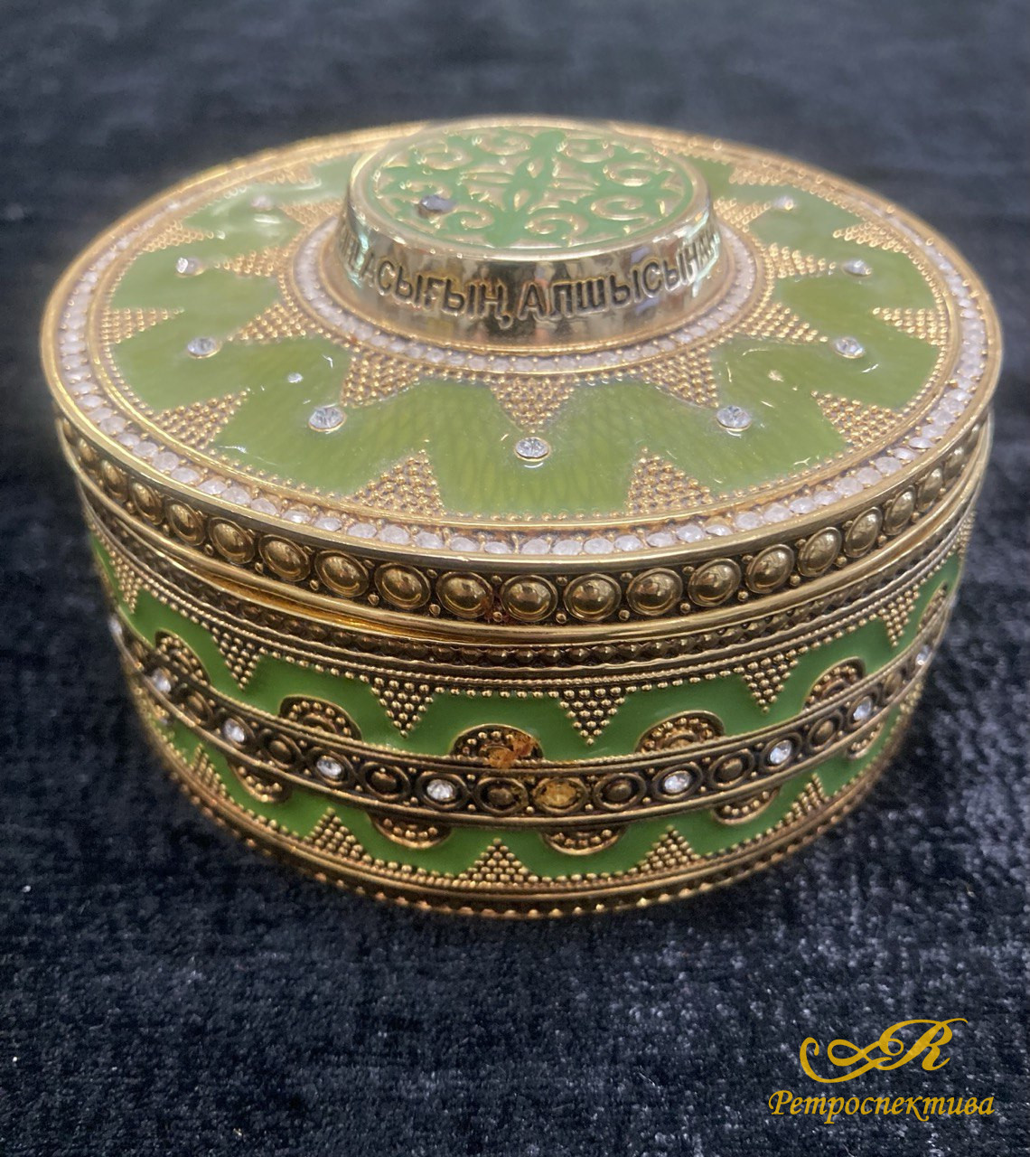 Шкатулка круглая, эмаль, стразы.  d 10 см.