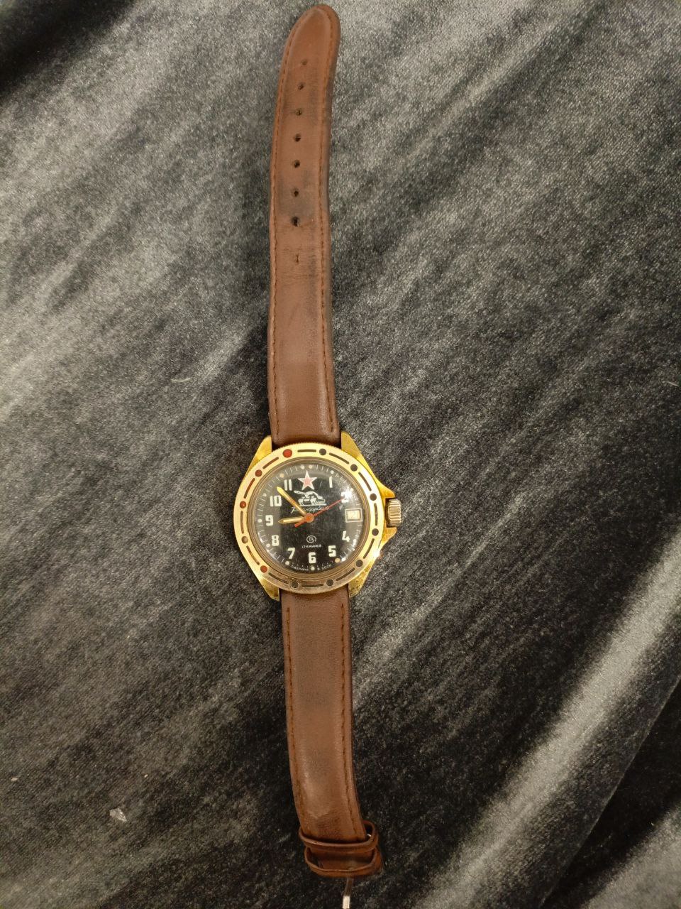 Часы наручные «Восток» водонепроницаемые. Браслет кожаный. Рабочие.
