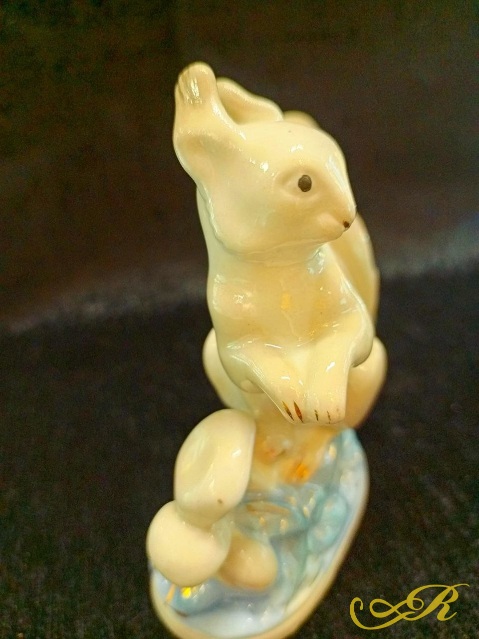  Фарфоровая "Белка с грибами "Знаменитая Гжель.СССР 1950-1960. Турыгинский завод " Художественная керамика ".