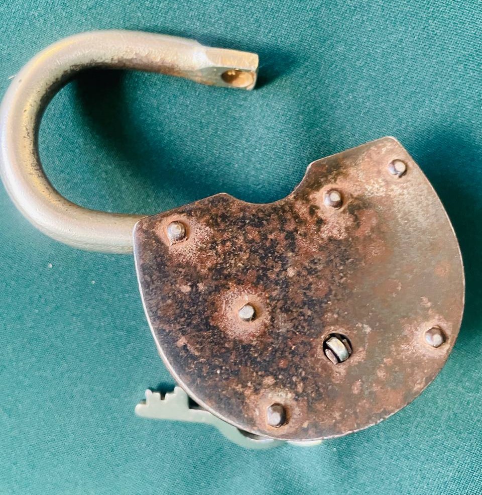 Замок хозяйственный, амбарный, железный,  СССР в комплекте с ключами