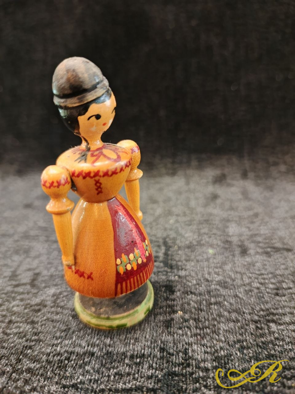 Винтажная деревянная фигурка. СССР. Ручная роспись. В-7,4 см. Ш-3 см.