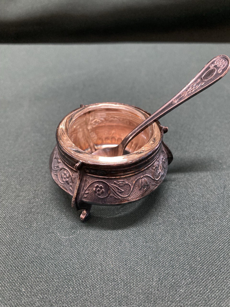 Солонка с ложкой, стекло, мельхиор.