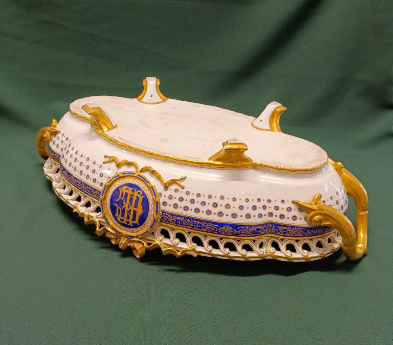 Ваза с ручками Limoges, фарфор, золочение. Размер 15х53х32см