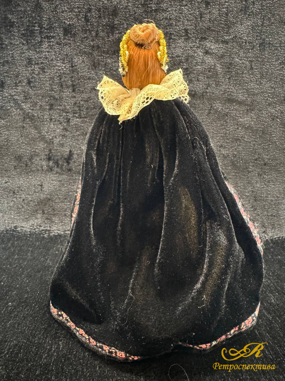 Фарфоровая интерьерная кукла в историческом костюме, 3 штуки