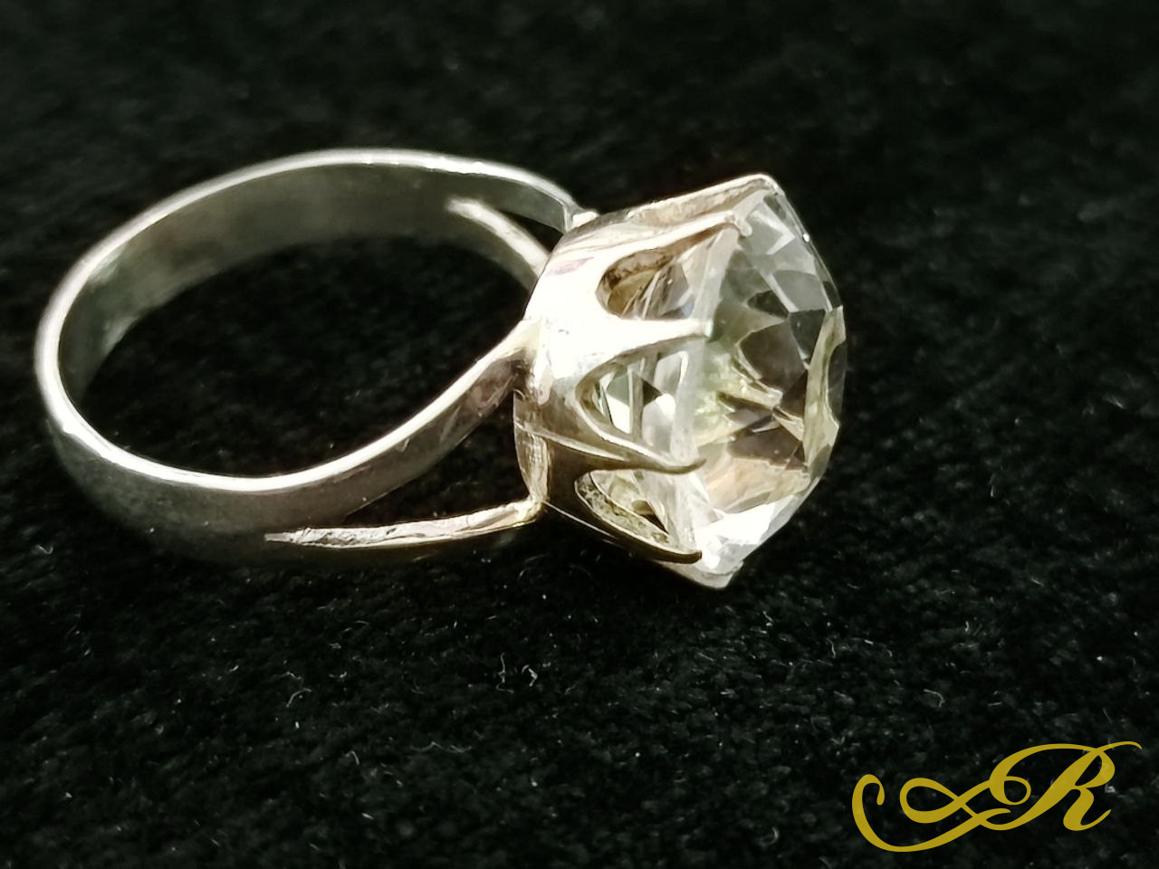  Серебряный комплект. Серьги, кольцо. Авторская работа. Серебро, кварц-хрусталь. Кольцо 18 размер.серьги В-2,4 см. Ш-камня 1,3 см. Вес-10,11 гр.