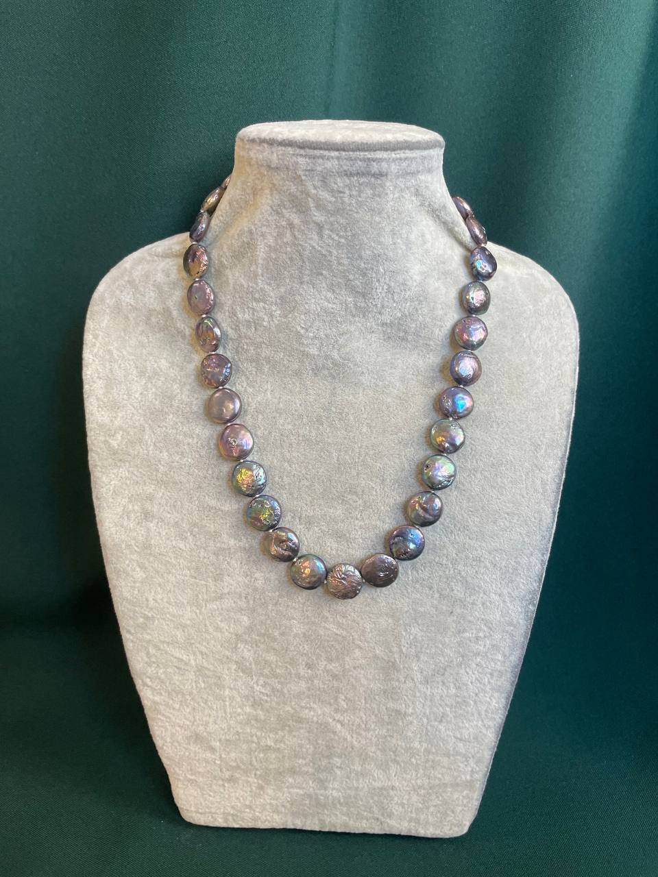 Бусы перламутр черный