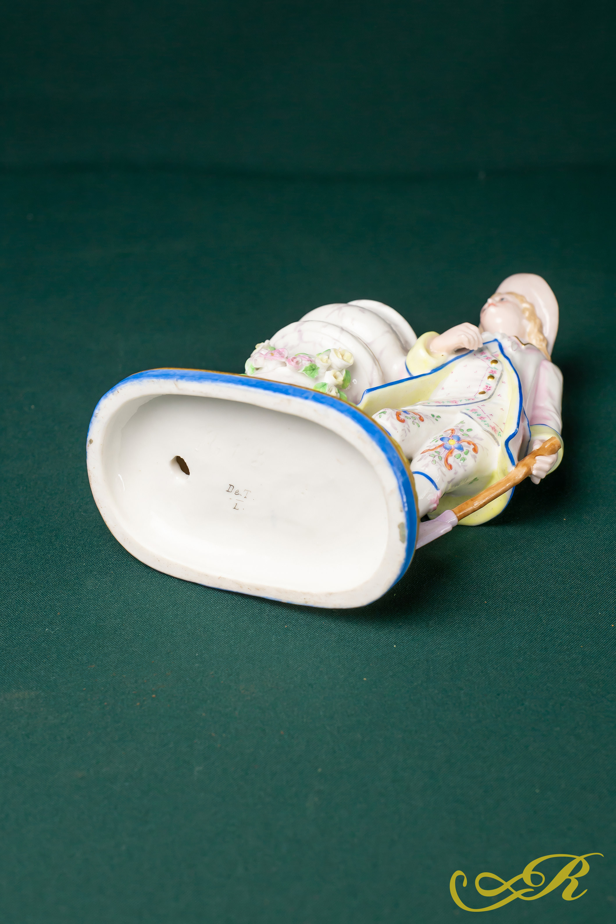 Фарфоровая фигурка, подсвечник. " Садовник". Франция. Лимож. 