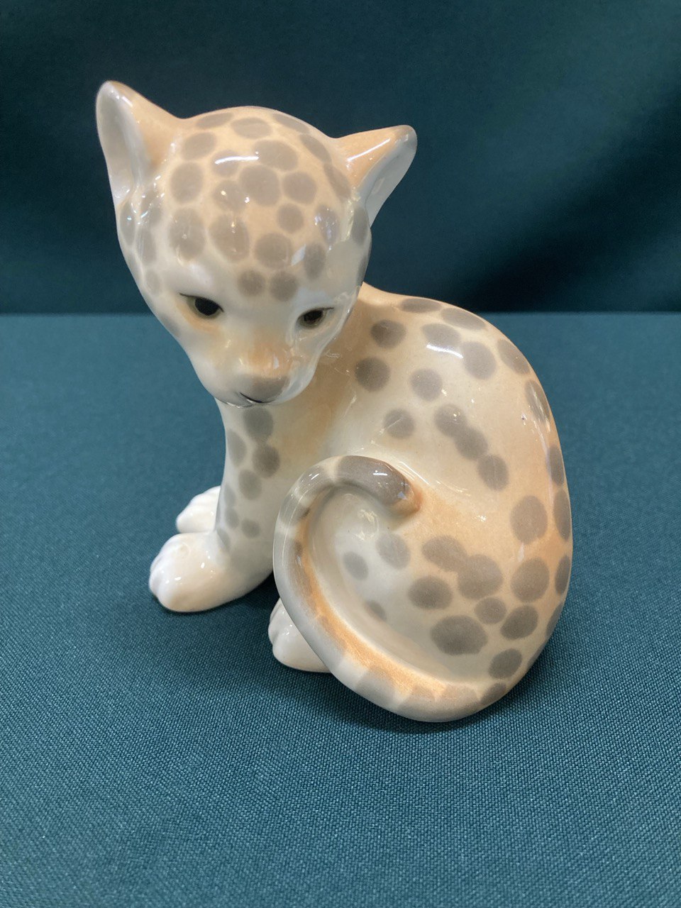 Фарфоровые фигурки " Из отряда кошачьих"