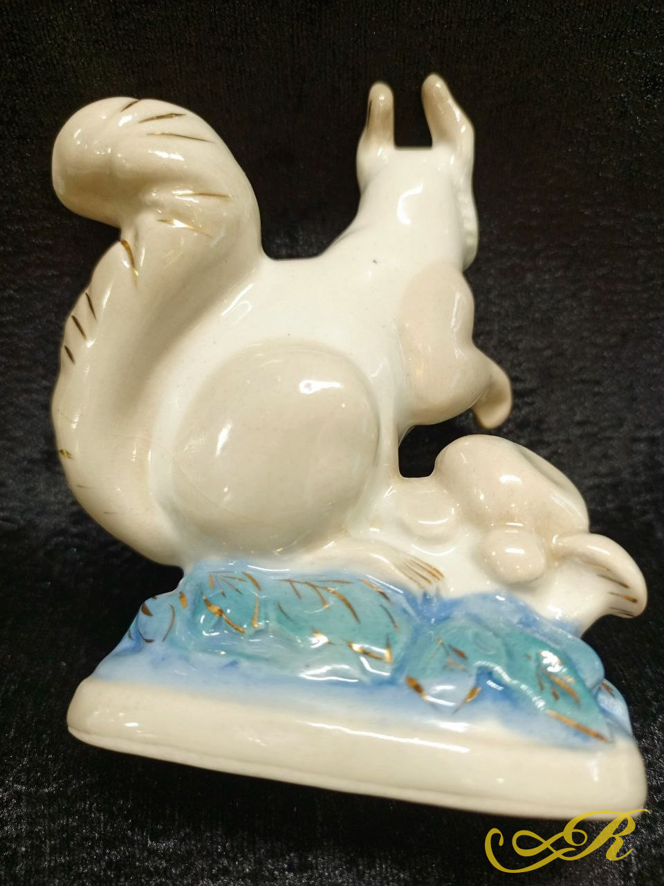  Фарфоровая "Белка с грибами "Знаменитая Гжель.СССР 1950-1960. Турыгинский завод " Художественная керамика ".