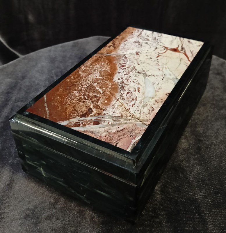 Шкатулка с выборками яшма (мулдакай + ташбулатовская) .