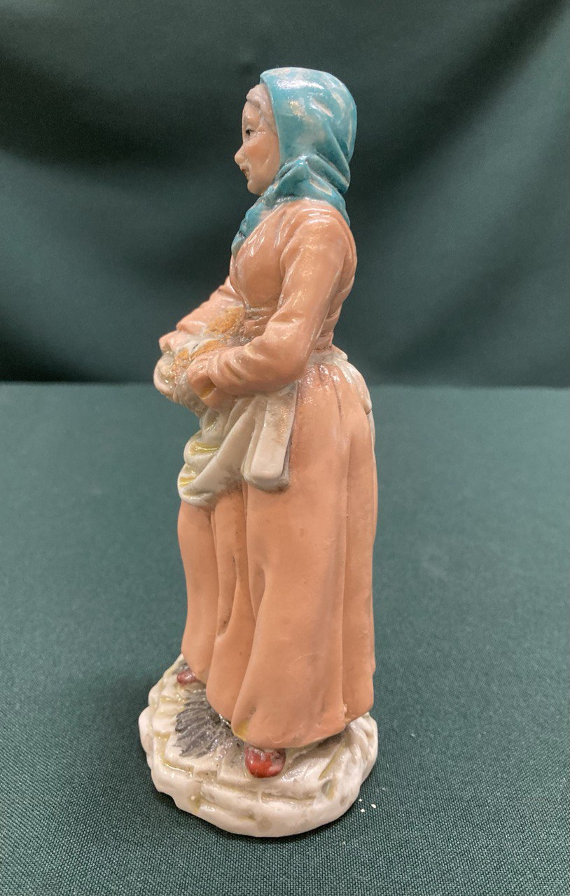 Статуэтка «Бабушка с рыбой»