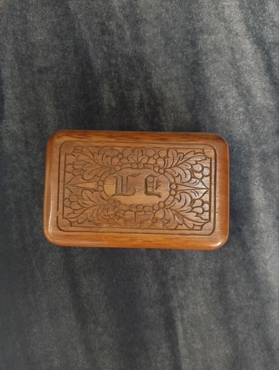 Шкатулка деревянная с резьбой, сигаретница (табакерка) 11*7 см