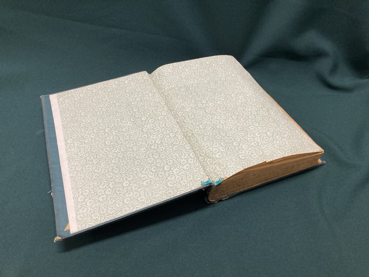 Книга на арабском  по логике. Турецкое издание.