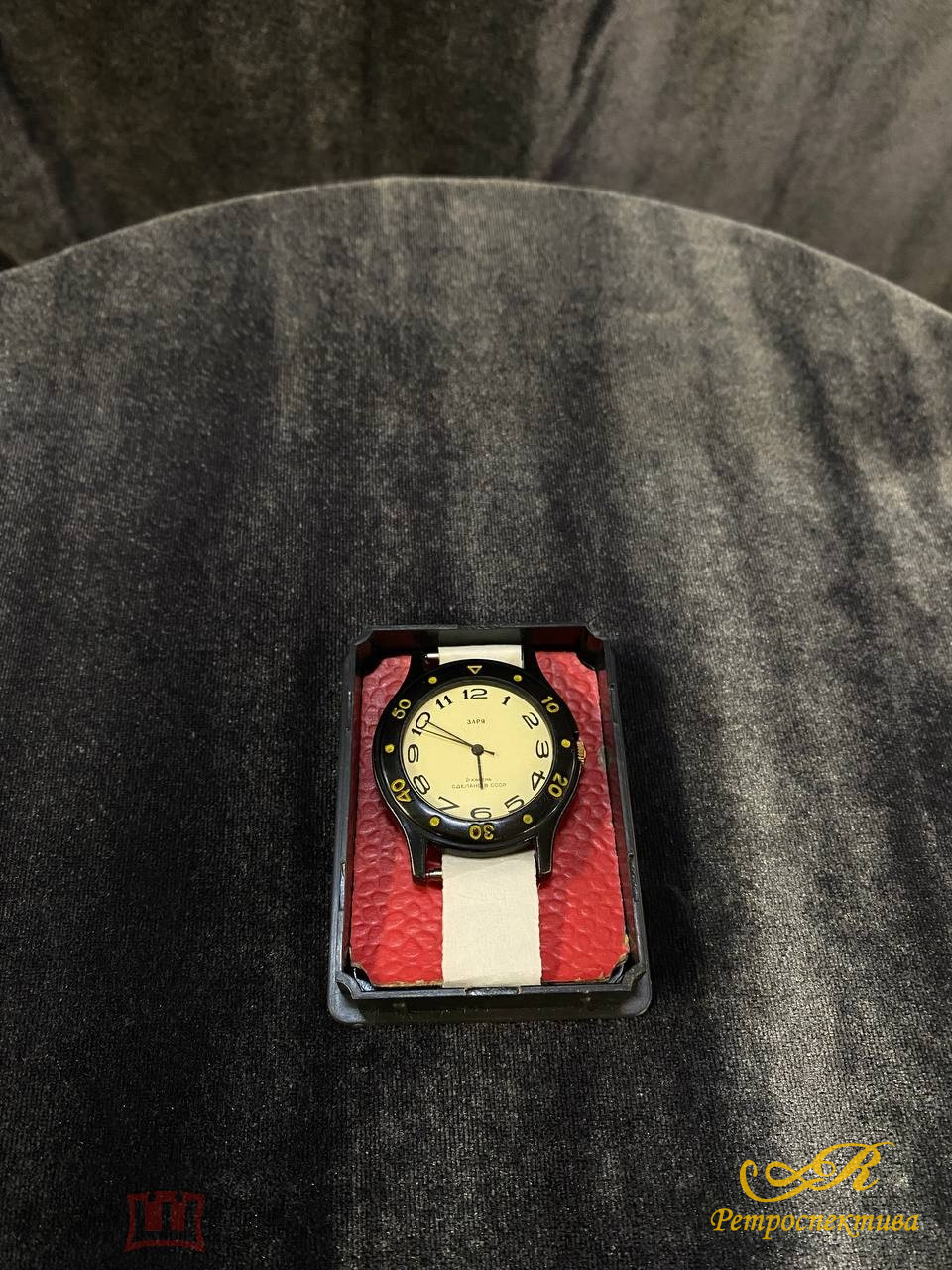 Наручные часы Заря. Сделано в СССР. 21 камень.