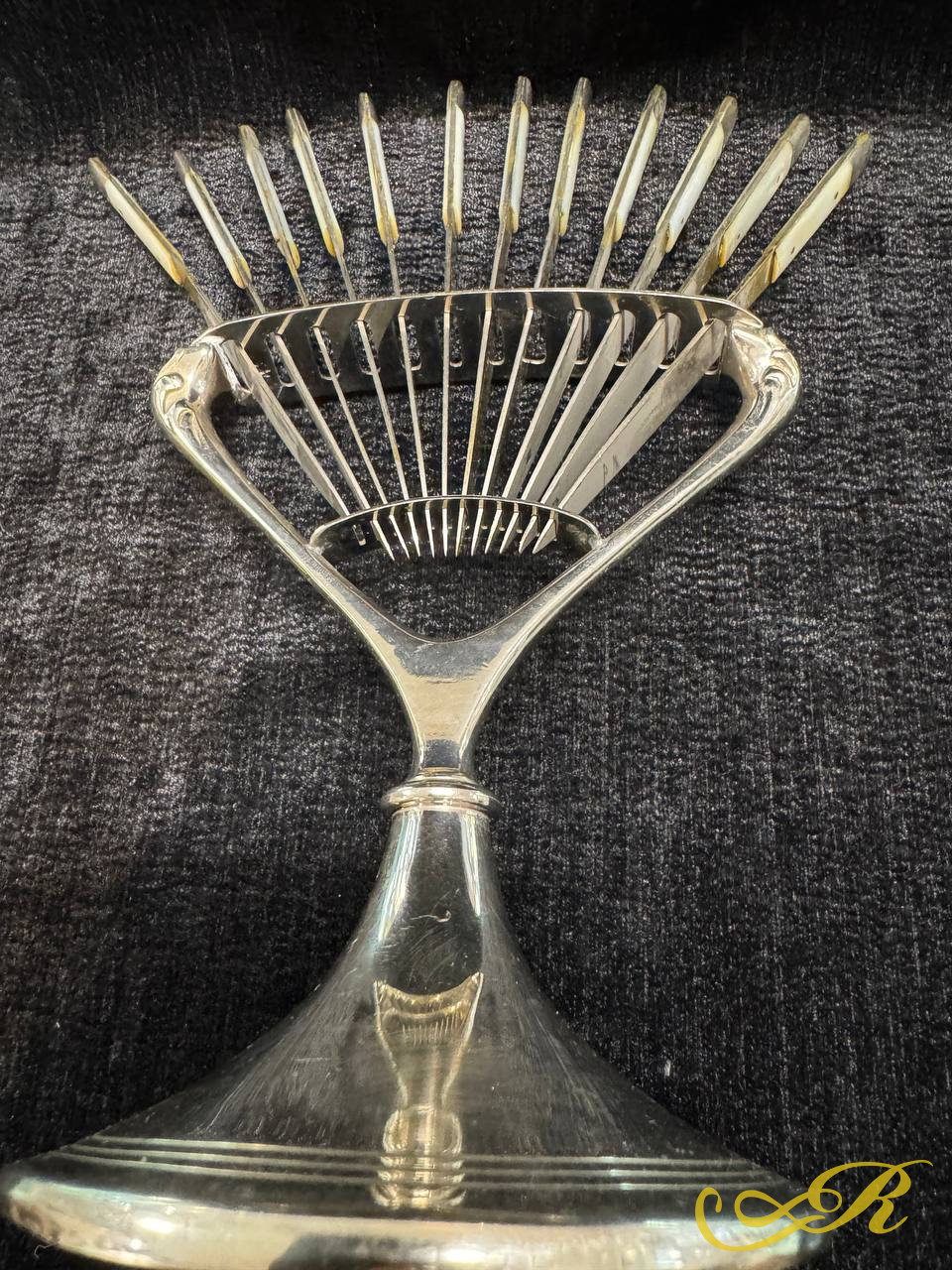 Набор ножей десертных в подставке (12 шт.), сер. XX века, Европа.