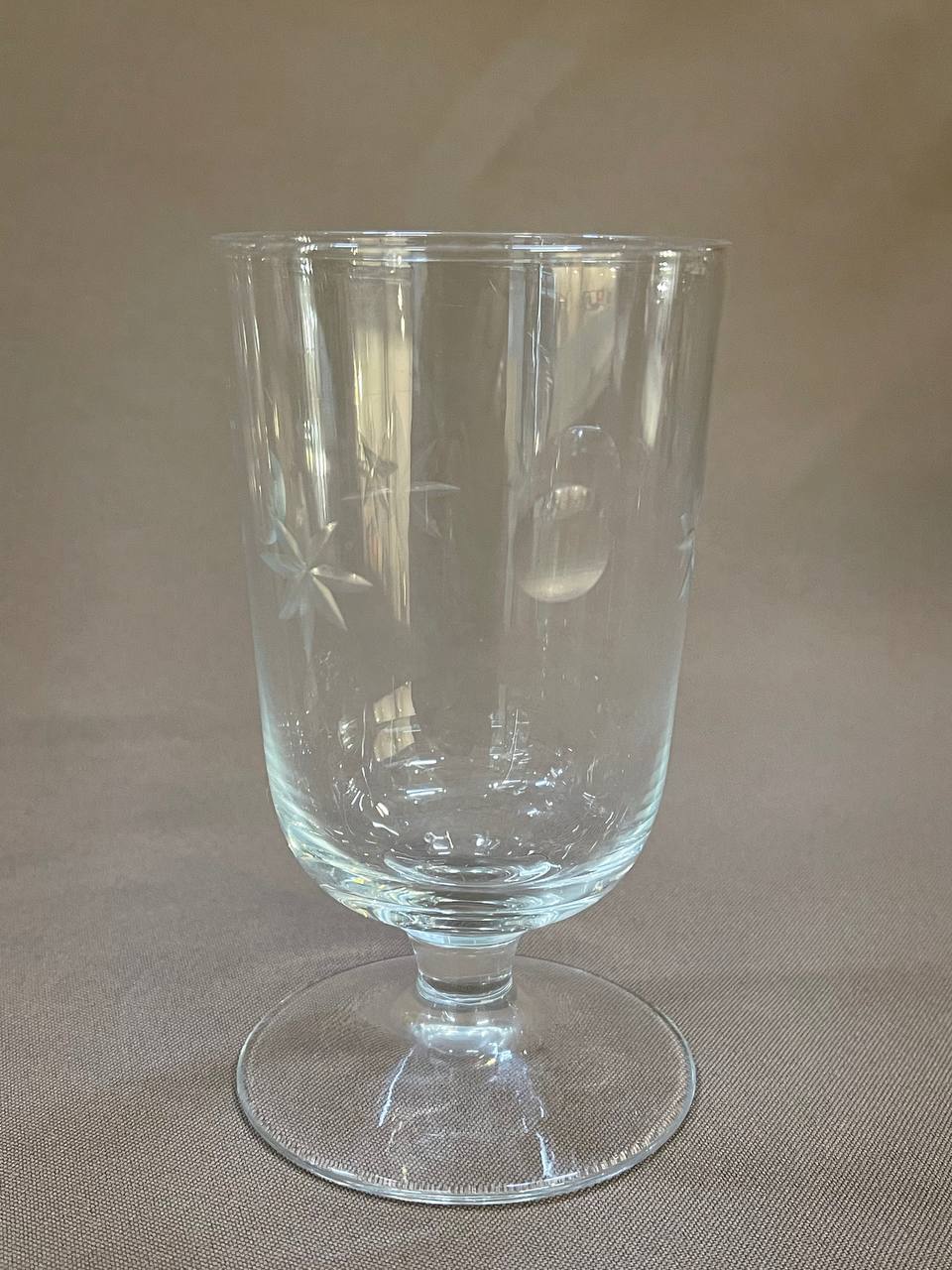 133. Бокал "Мальцов", конец XIX начало  XX века, стекло,выдувание,гравировка. Высота 120 мм,объем 160 мл.