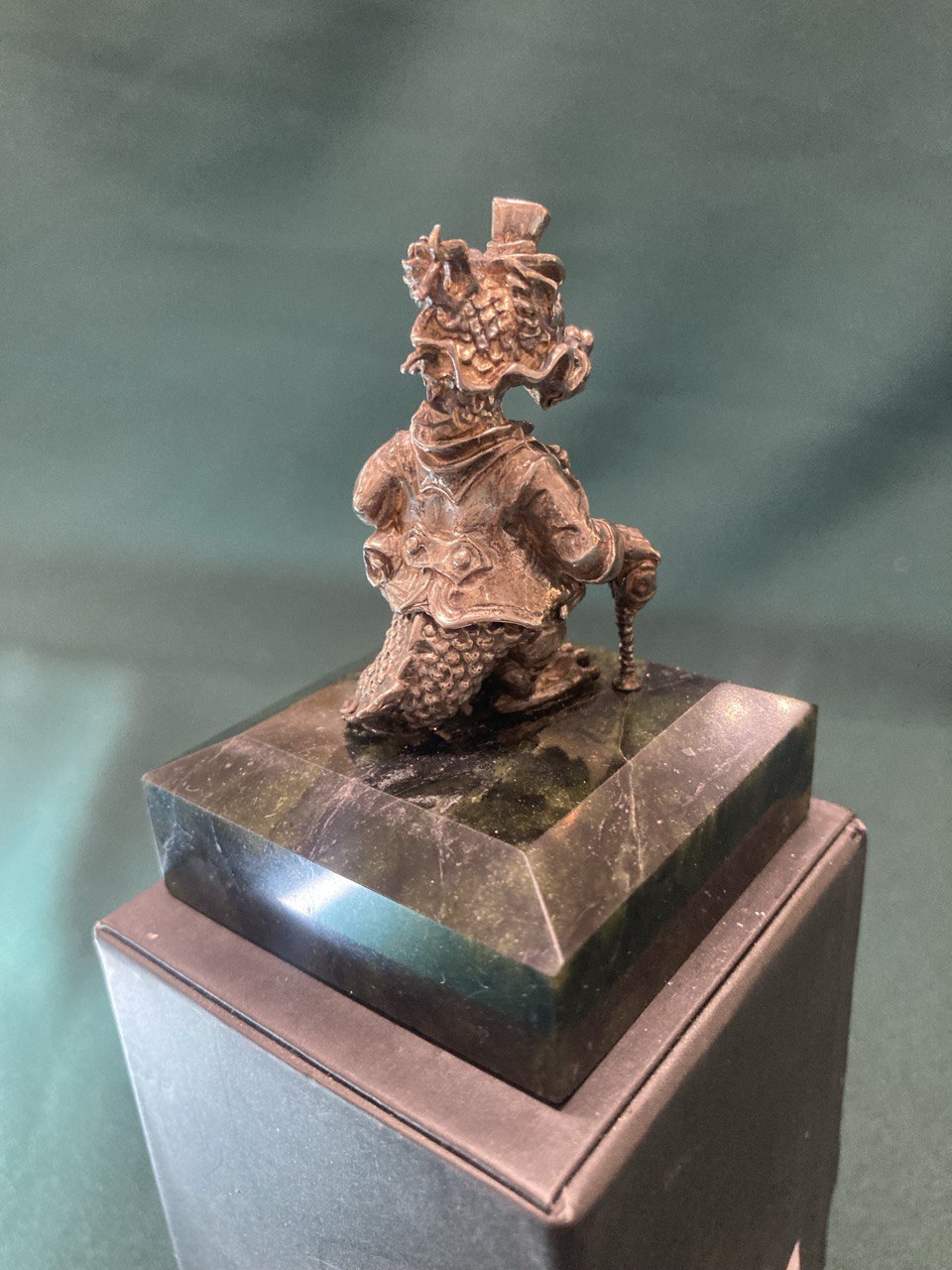 Сувенир «Дракон» серебро 925 пр. 63,14 гр. общ.вес 200 гр.