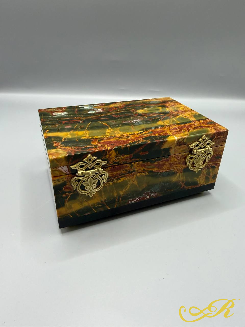  Шкатулка сибайская яшма (Пикассо), крепления бронза. Размер 14,5 х 10х7 см.