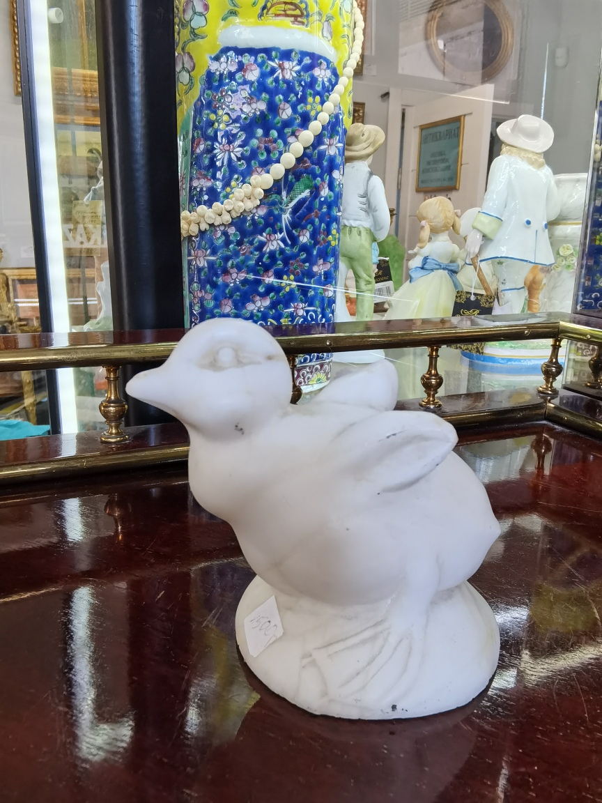 Статуэтка "Утенок",мрамор,нач Ххв., высота 9 см