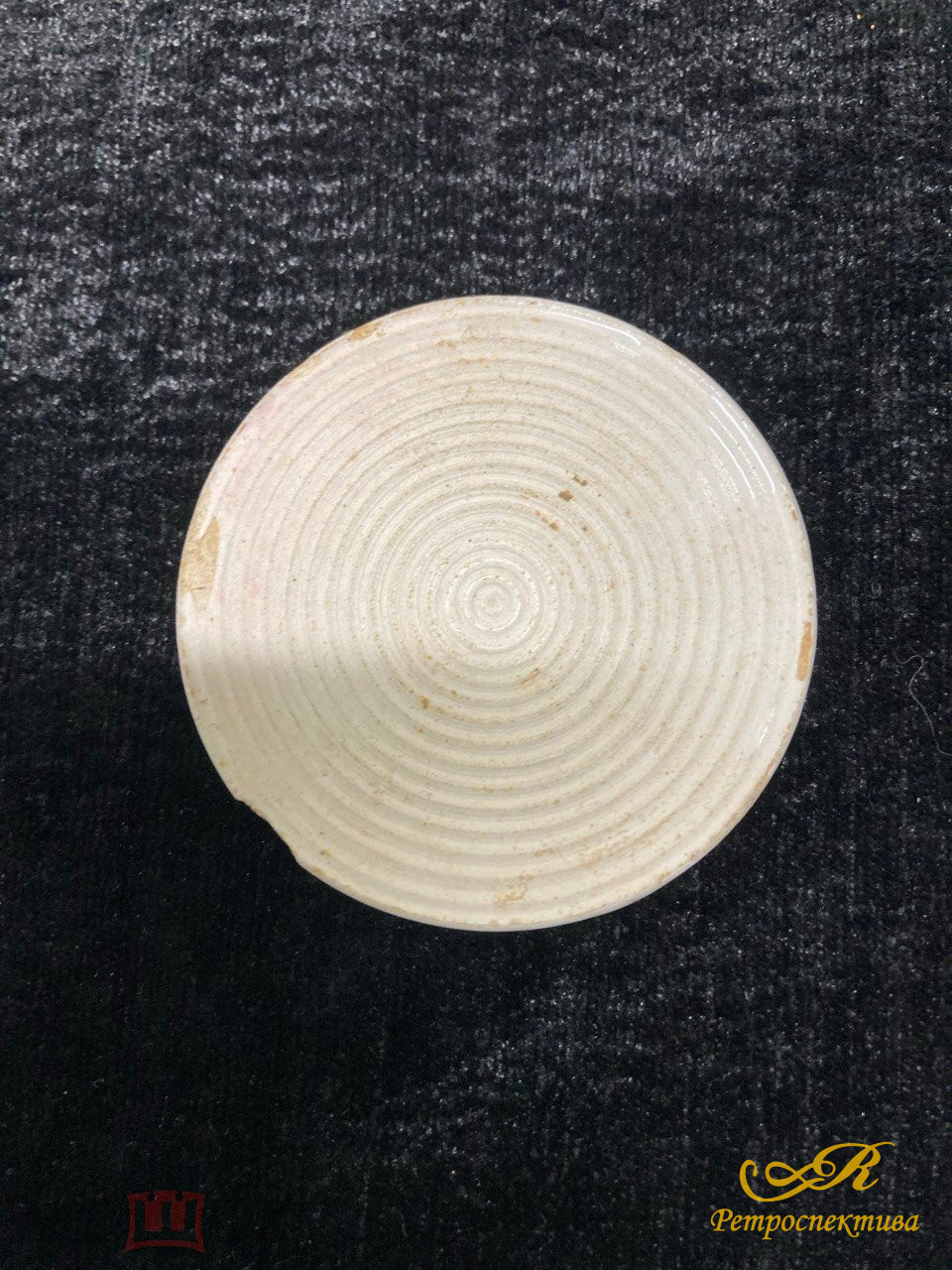 Фарфоровая крышка от баночки для парфюмерии или косметики. Бренд : MAISON Dorin Paris. 1890 год.