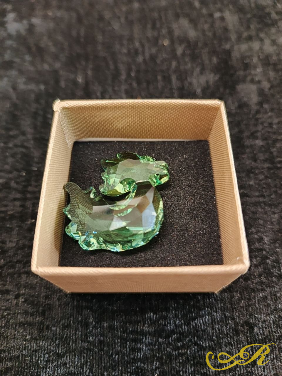  Swarovski "Lucky Dragon" зеленого хрусталя Erinite с глазами из черного хрусталя. 