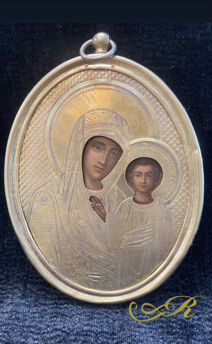 Икона Казанской Божьей Матери. Российская Империя, Москва, конец XIX-Xxвв. Дерево, масло, серебро 84 пр., золочение. 13.5х9.5 см. Клеймо «СГ» Семён Галкин