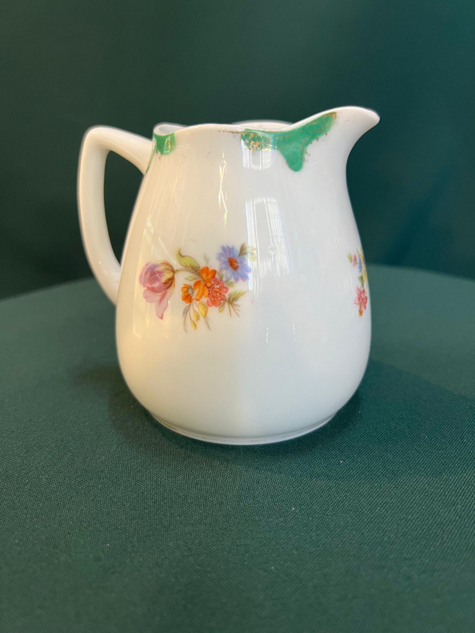 Фарфоровый молочник фабрика Гарднер Москва до 1917 года.