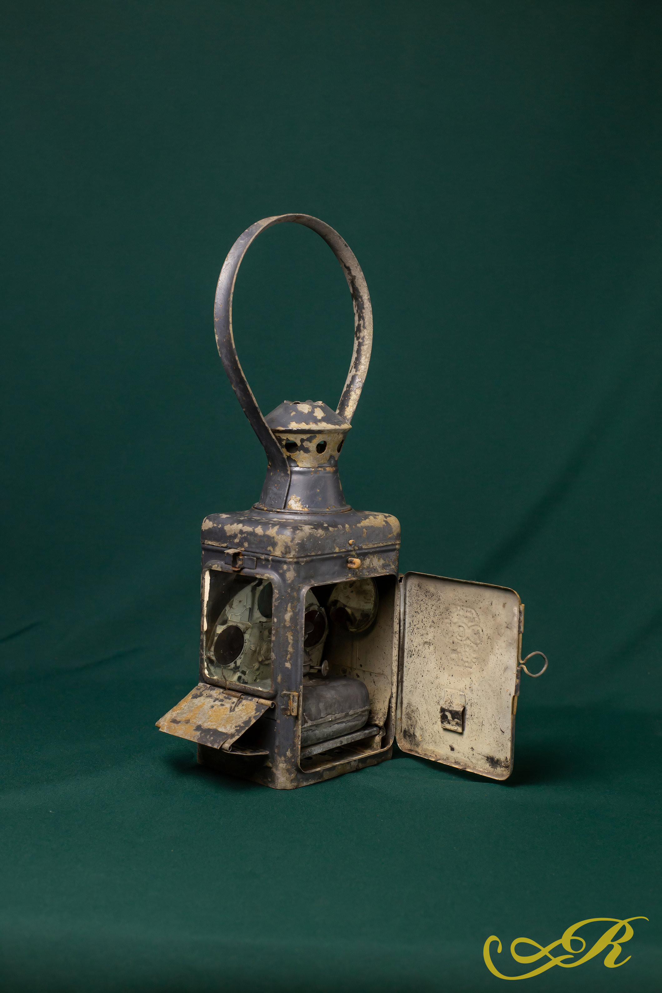 Фонарь керосиновый  железнодорожный , высота 41см, основание 12Х9.5см,состояние на фото.