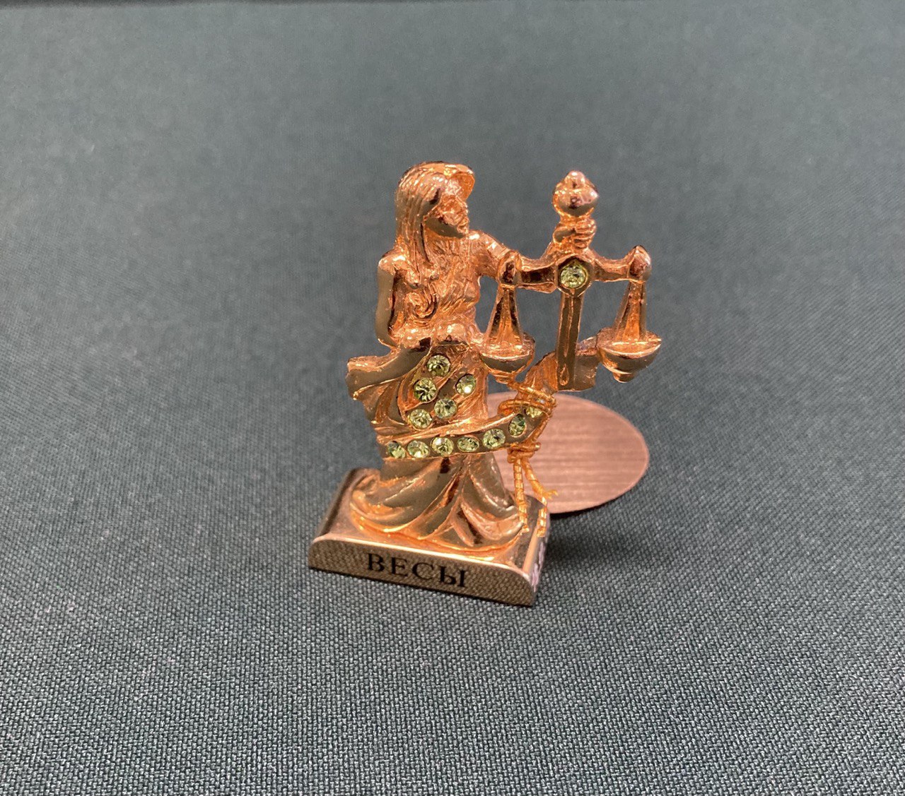 Фигурка "Весы" знак Зодиака. Позолота.