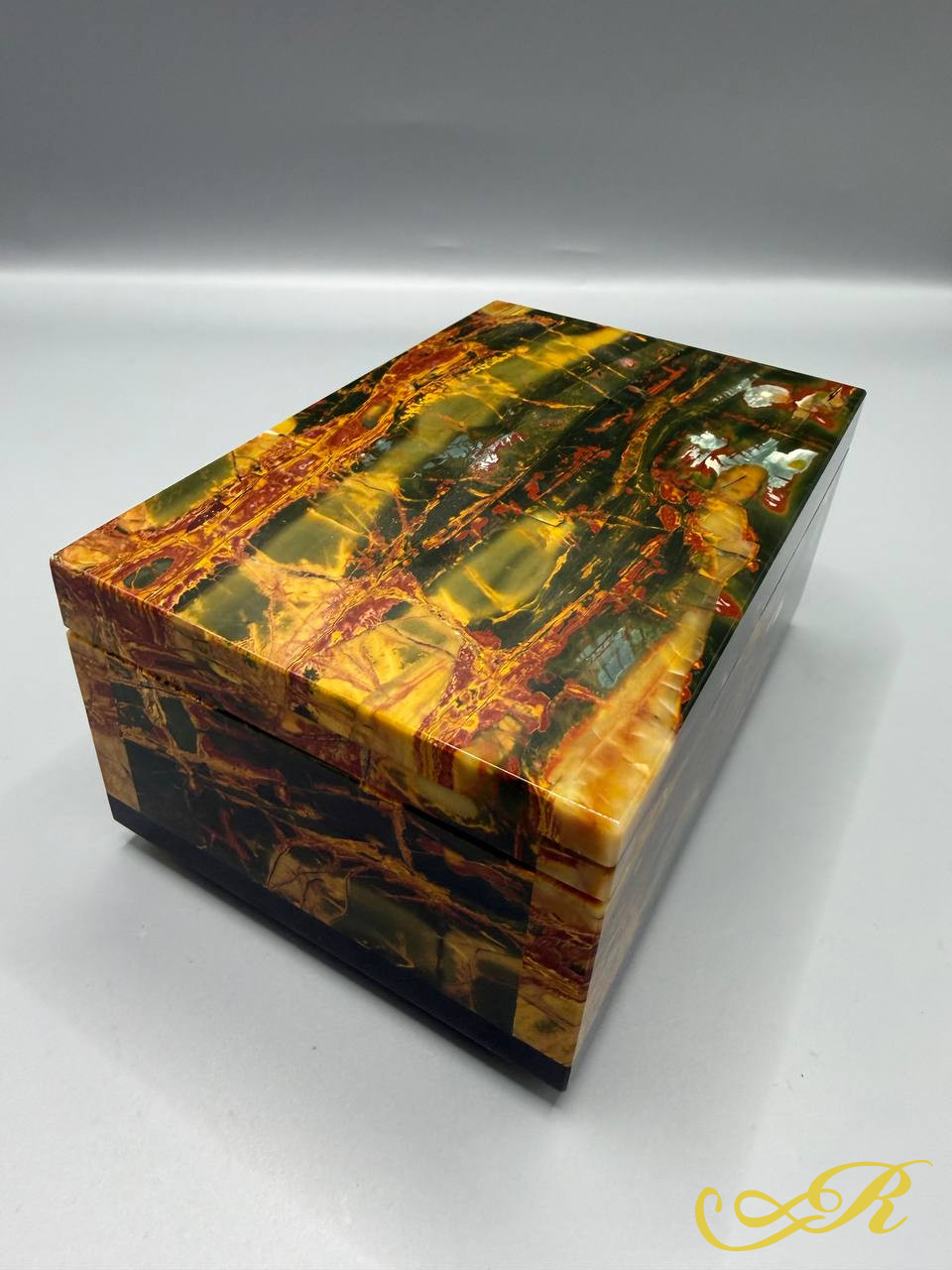  Шкатулка сибайская яшма (Пикассо), крепления бронза. Размер 14,5 х 10х7 см.