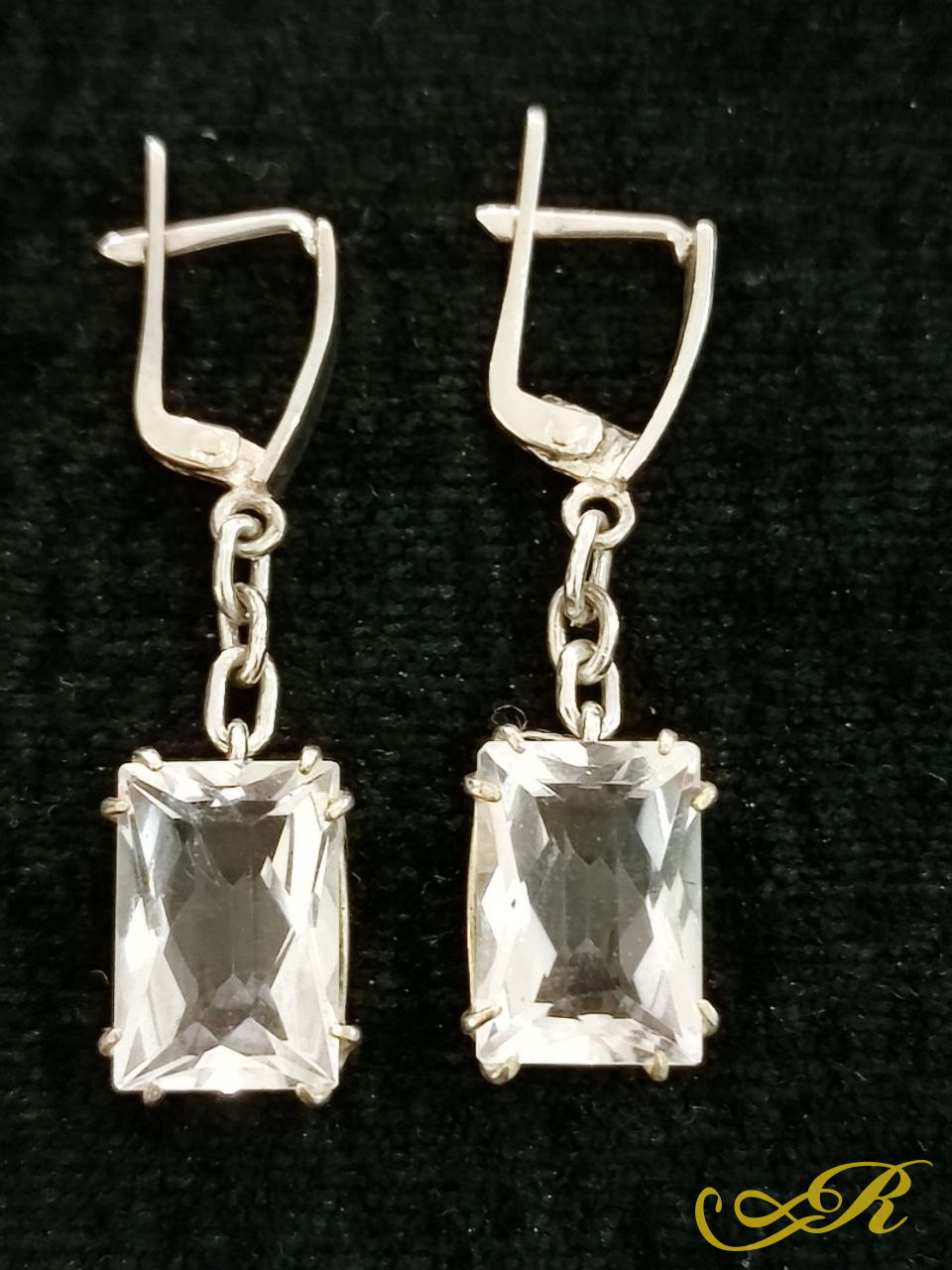  Серьги серебро. Авторская работа. Кварц-хрусталь. Вес-5,38гр. Длина 4,2 см. Камень 1,4x1 см.