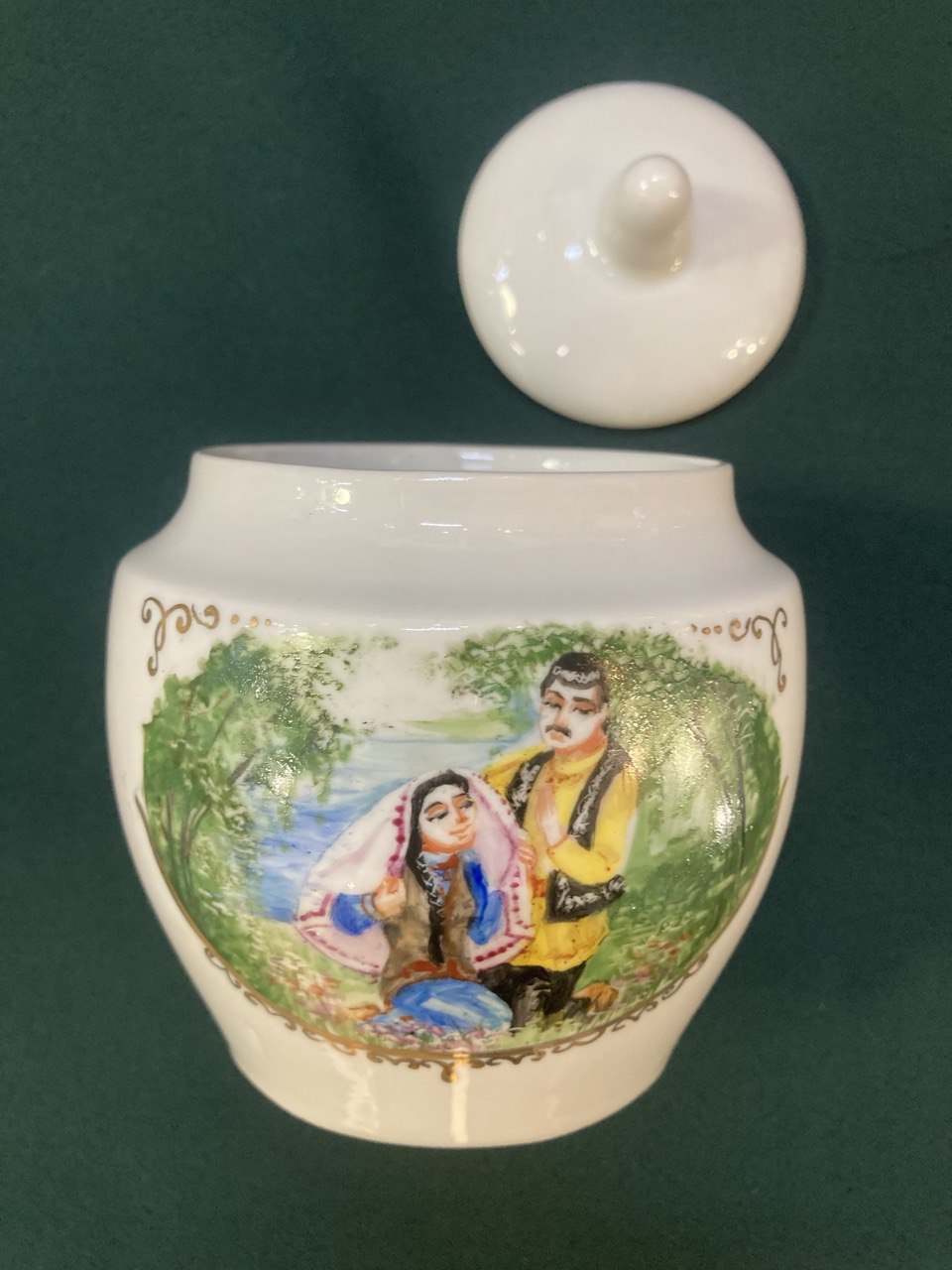 Сахарница  с татарским орнаментом. Высота 12,5 см.