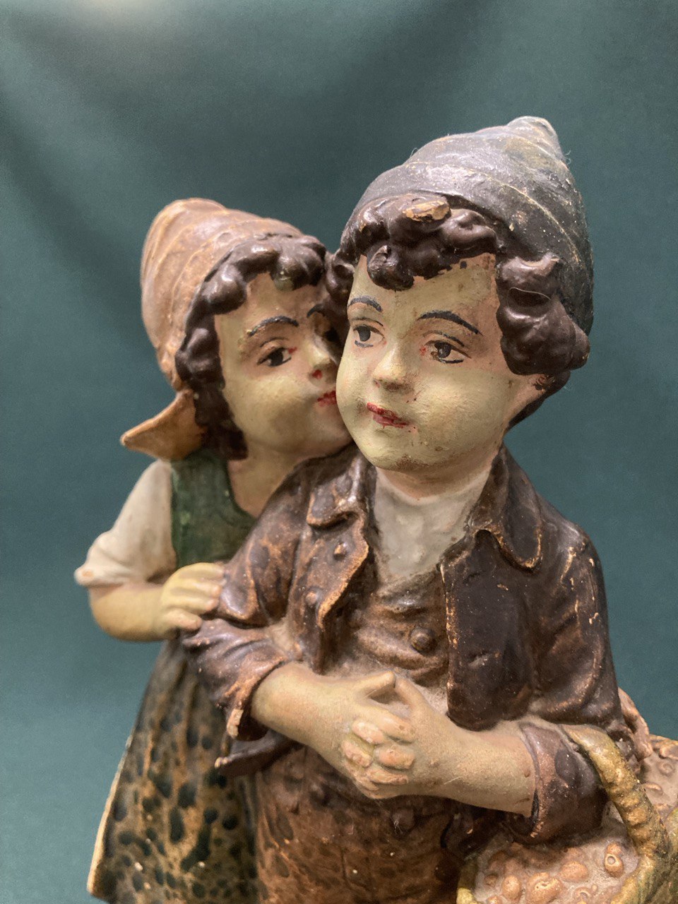 Гипсовая фигура "Дети шепчутся" Германия. 25 см.