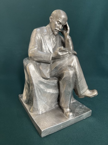 Скульптура «Ленин с книгой в кресле», Ленинград МонументСкульптура, 1960-е гг, силумин, высота 26,5 см