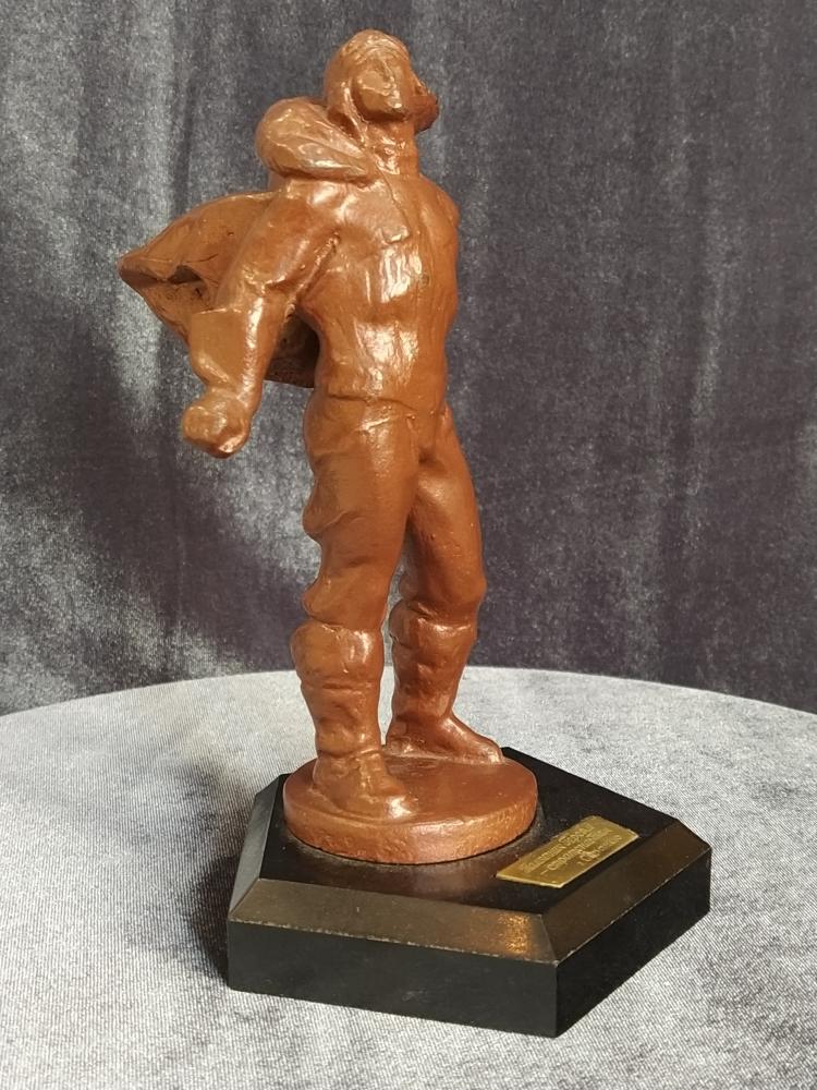 Статуэтка «Стратонавт» , чугун, высота 18.5 см