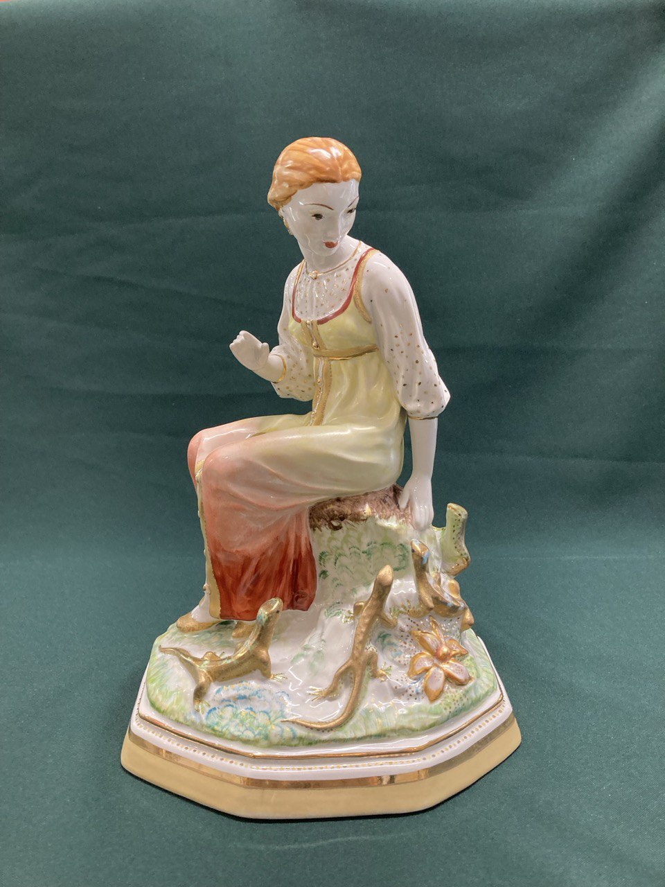 "Малахитница" или "Хозяйка медной горы" Дулево. СССР.