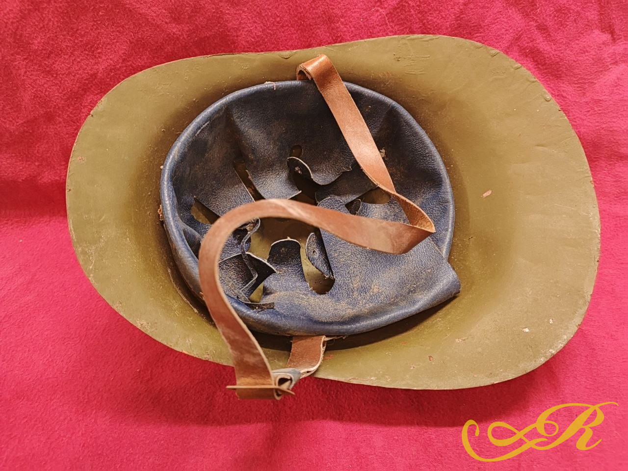 советская металлическая пожарная каска образца 1930–1950-х годов. 