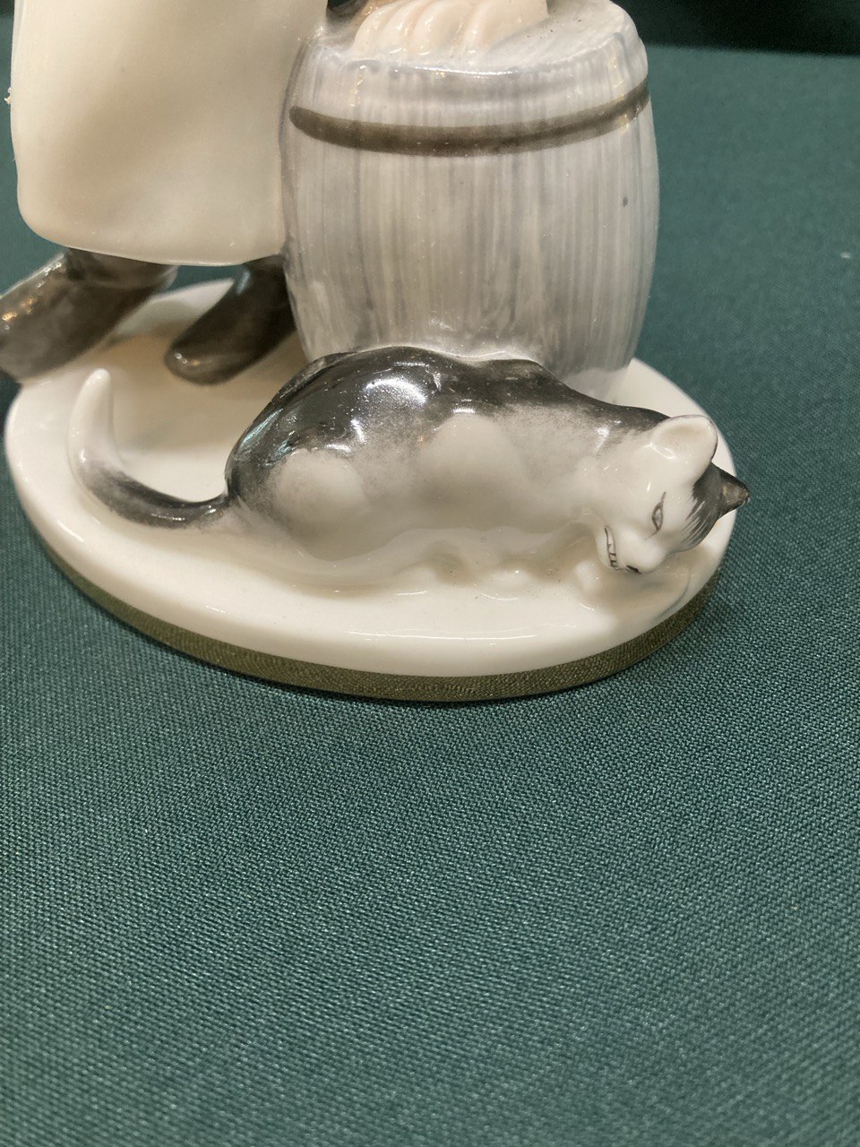 Фарфоровая статуэтка "Повар и кот" ЛФЗ