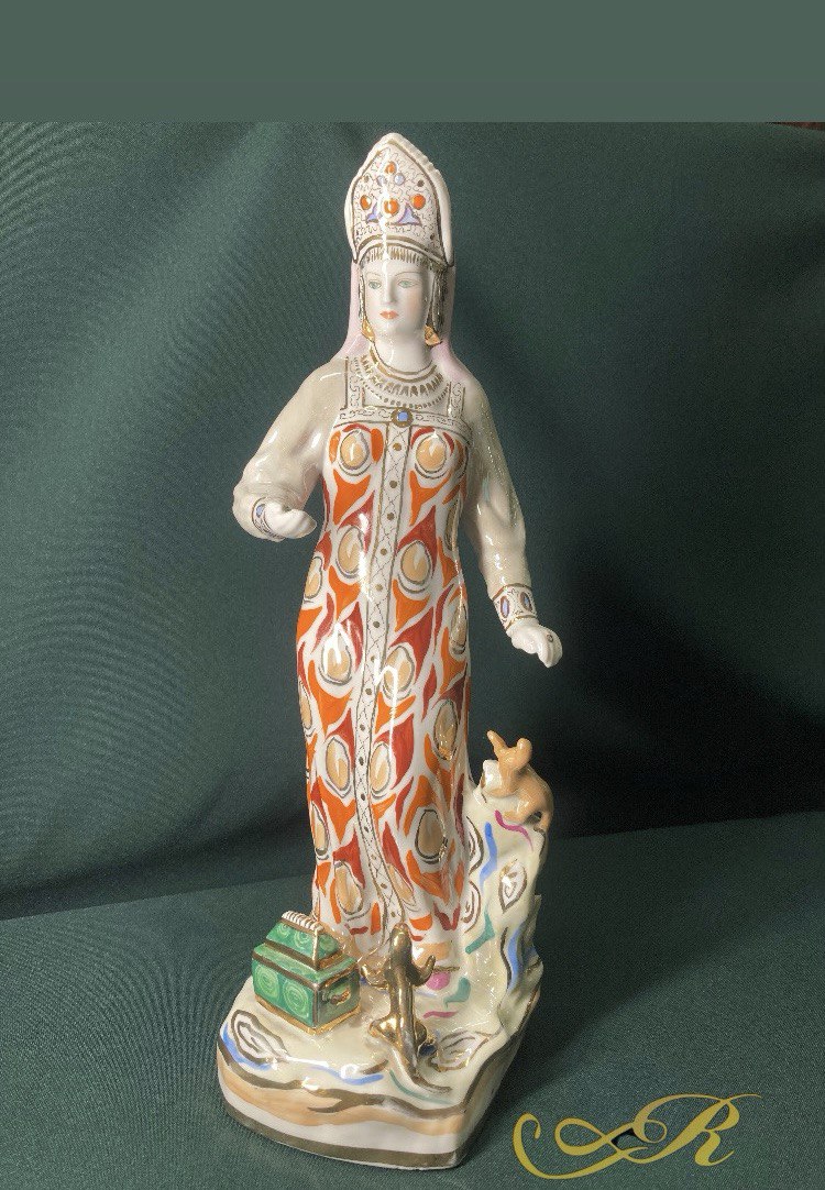 Фарфоровая статуэтка " Хозяйка медной горы" Дулево.Архитектор Кожин П. М. Скульптор Шепелева М.М. 1960г.