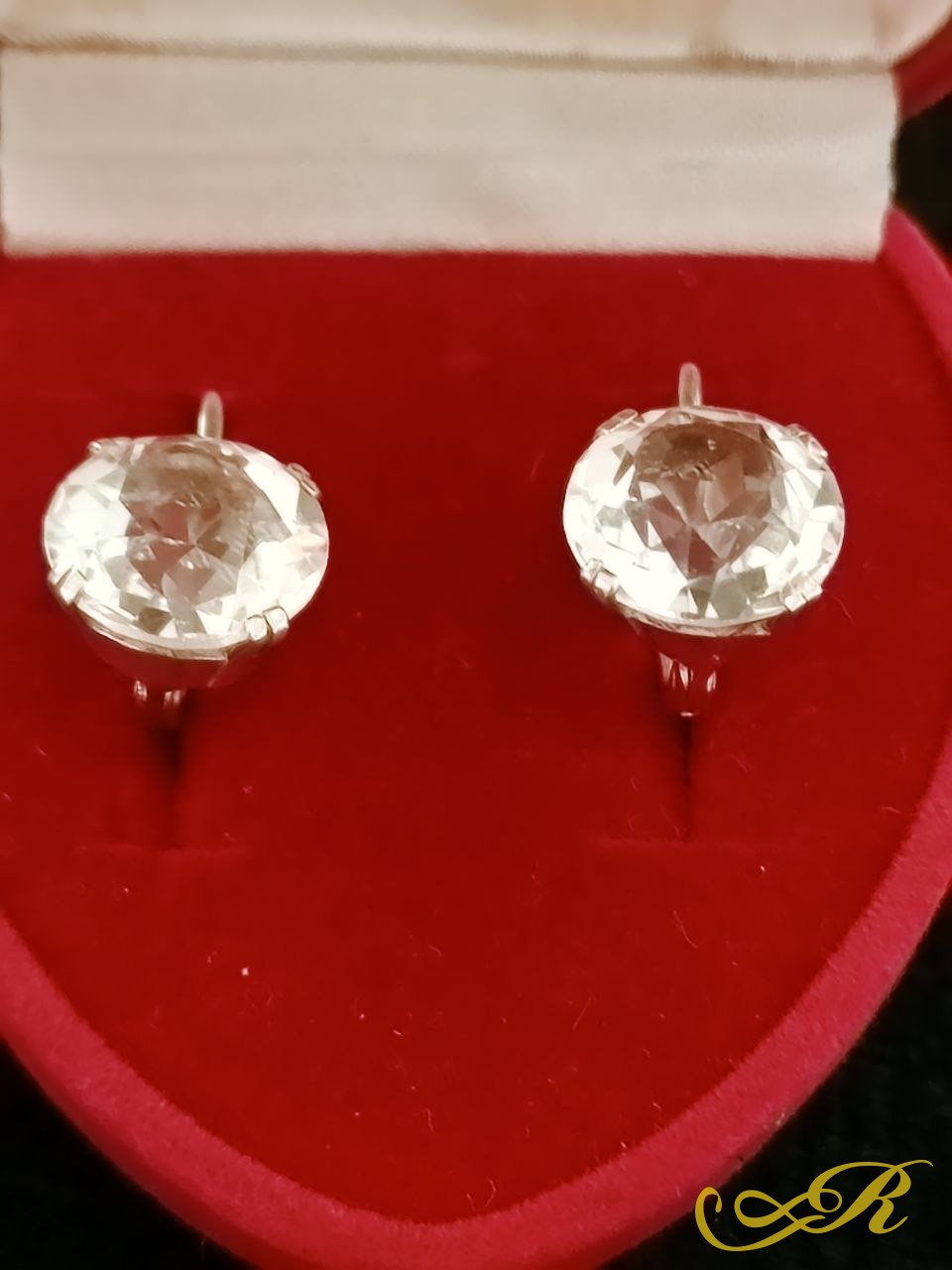 Серебряный комплект. Серьги, кольцо. Авторская работа. Серебро, кварц-хрусталь. Кольцо 18 размер.серьги В-2,4 см. Ш-камня 1,3 см. Вес-10,11 гр.