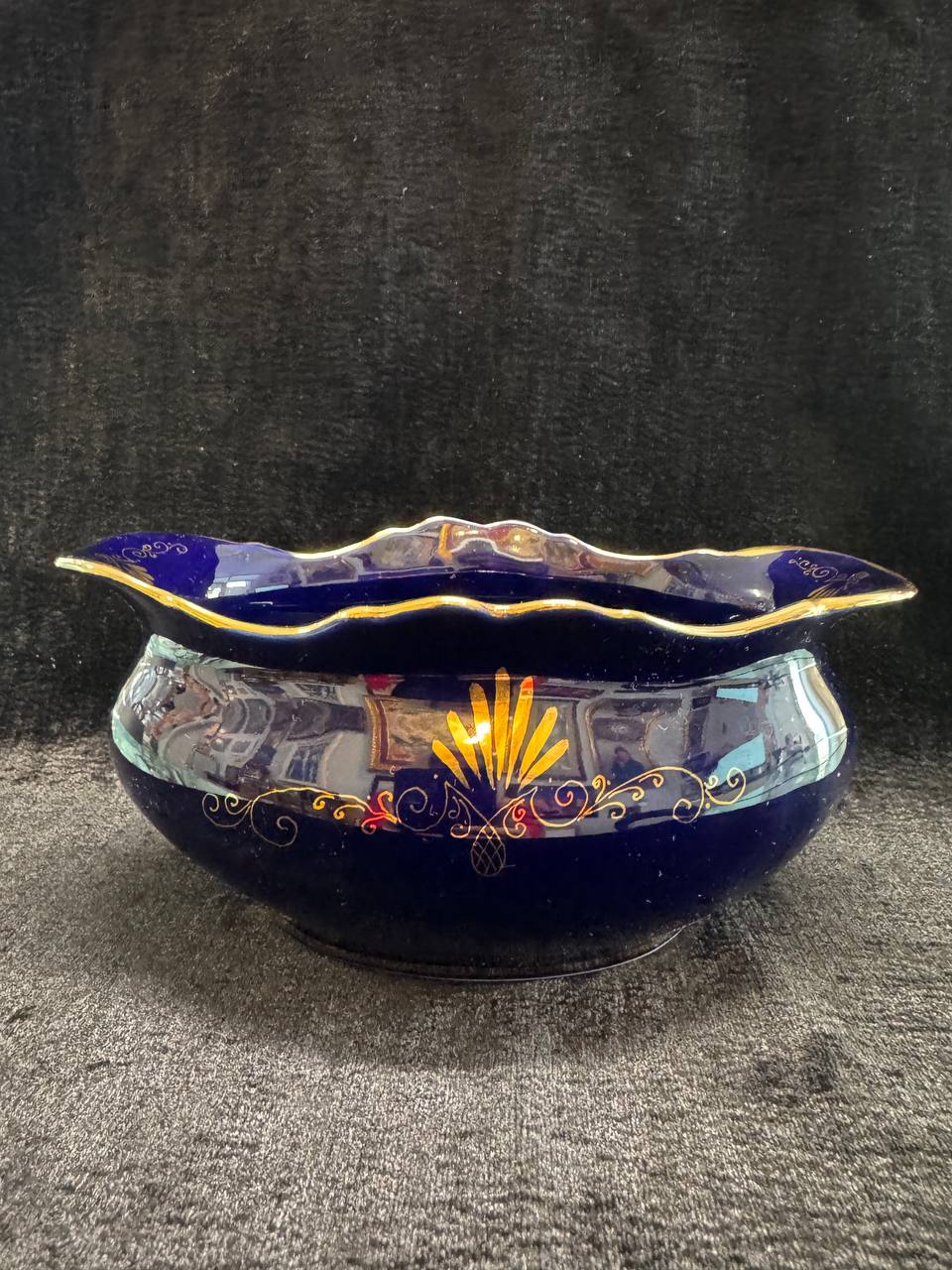 Фарфоровая конфетница, СССР Кисловодск. Кобальт, золочение. 