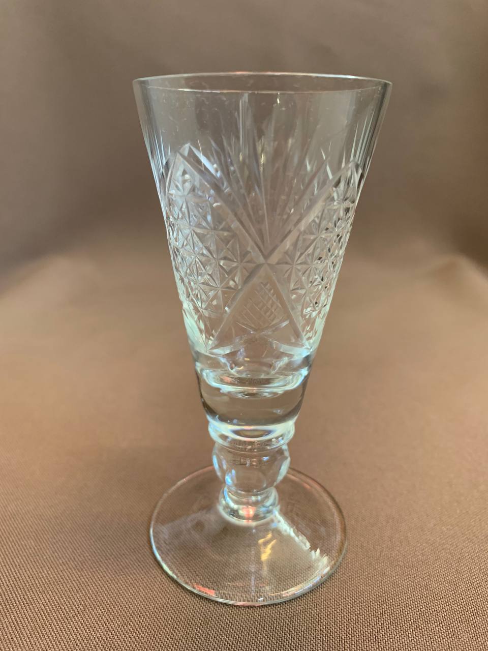 103. Шесть Рюмок на ножке, СССР , пер. пол.  ХХ века стекло, выдувание, резьба, огранка, высота 106 мм , объем 50 м